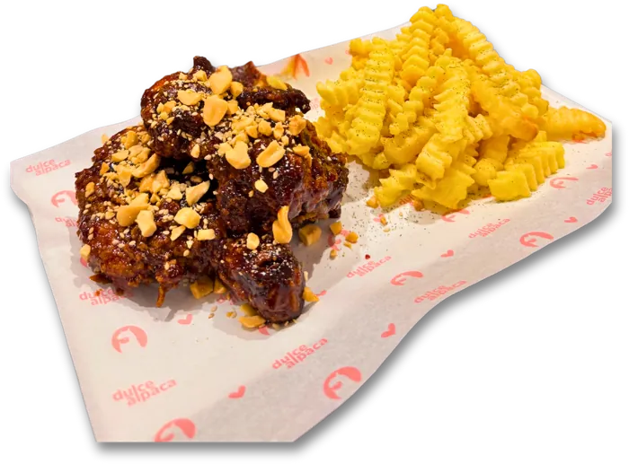 Pollo frito coreano con papas fritas